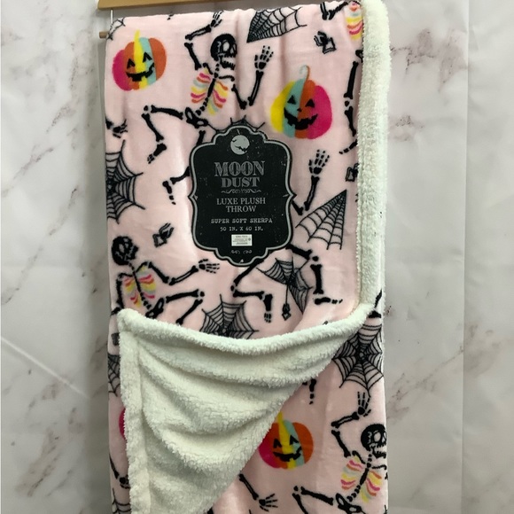 NWT Moon Dust Sherpa Throw - Picture 2 of 3